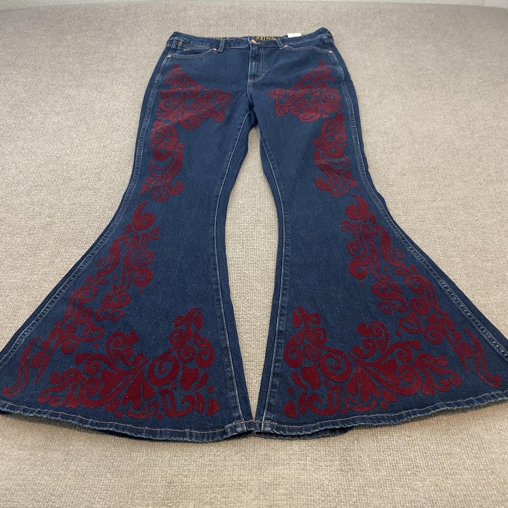 Wrangler Lainey Wilson Flare Jeans Womens 32x32 Bell Bottoms High Rise Floral